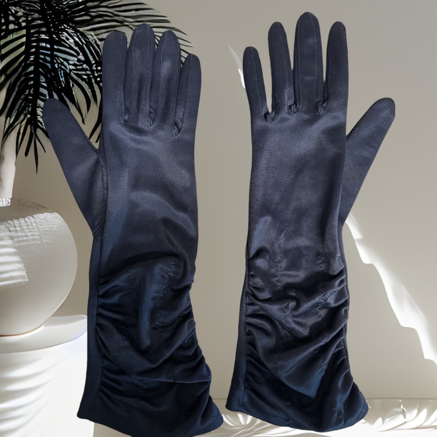 Rendezvous- Vous Vintage gloves Size M