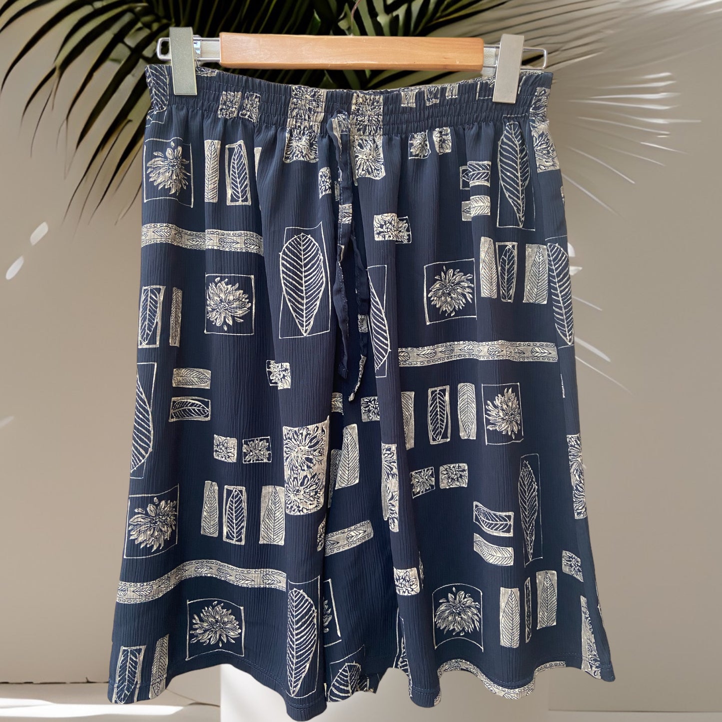 Leafe Floaty Shorts Size Medium