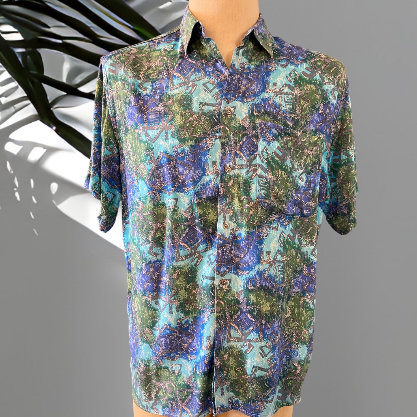 Levon Shirt Size M
