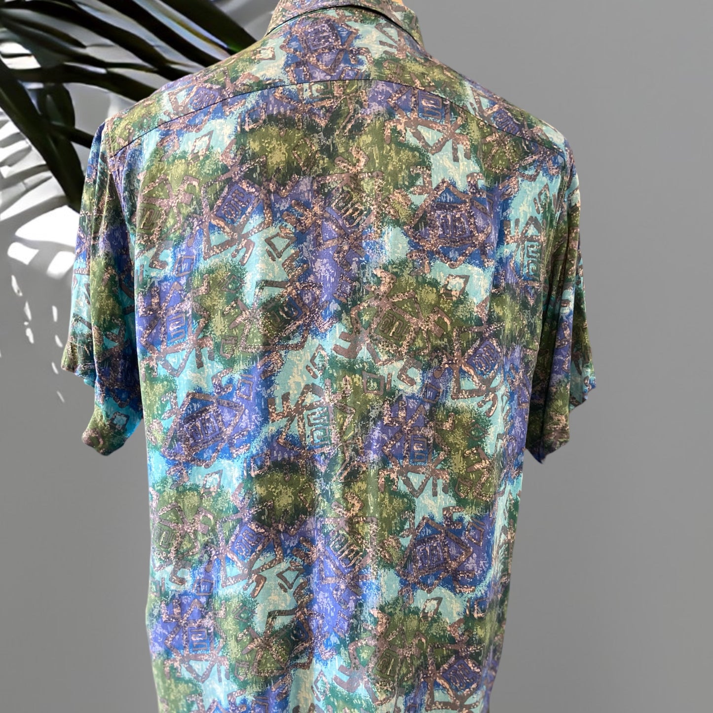 Levon Shirt Size M