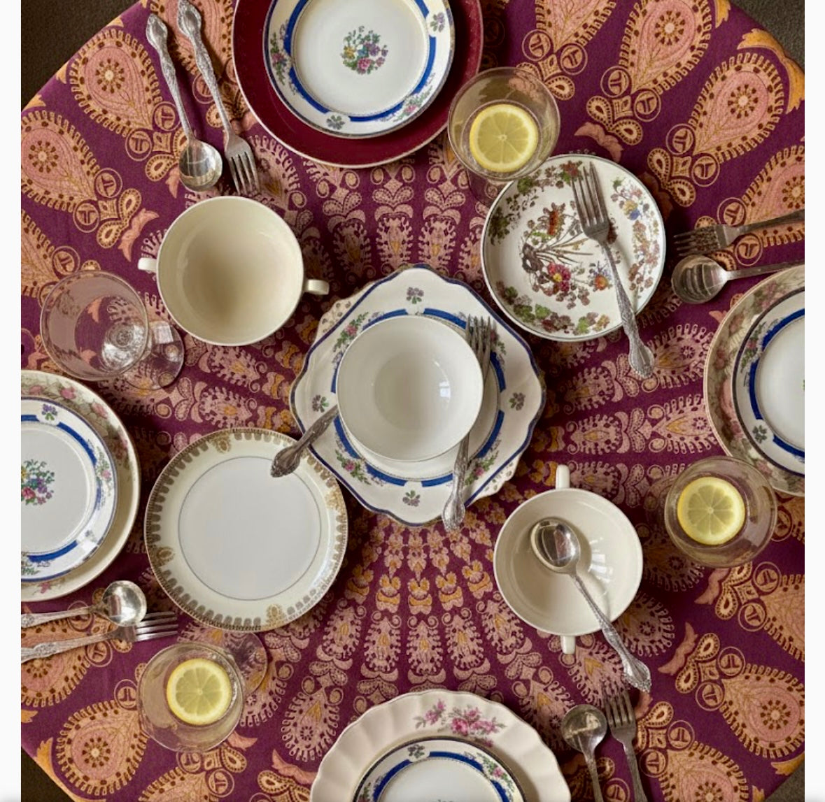 Bridie Round table cloth large