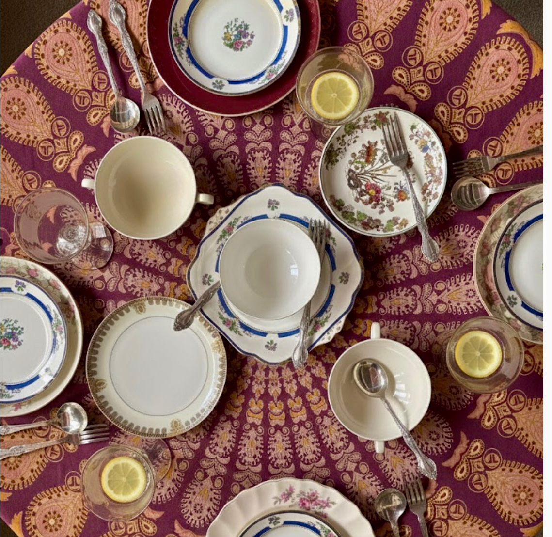 Bridie Round table cloth large