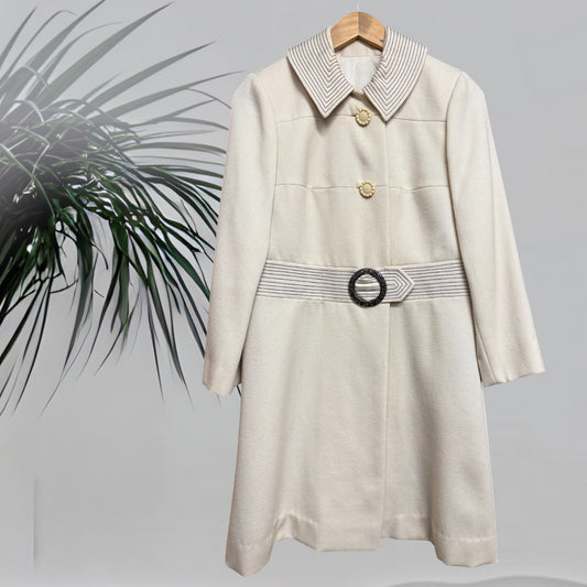 Petite Vogue 60’s Coat Size 8/10