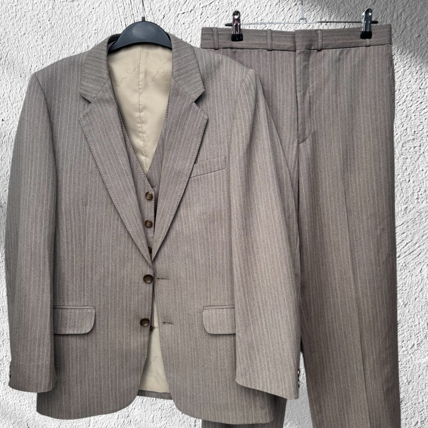 Pierre Cardin 3 Piece Suit Size 30” S /10