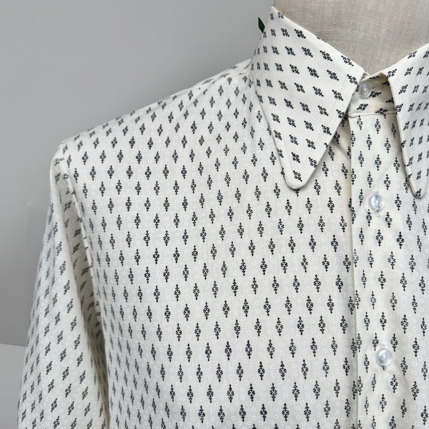 Ricky 70’s Button Up Shirt Size M