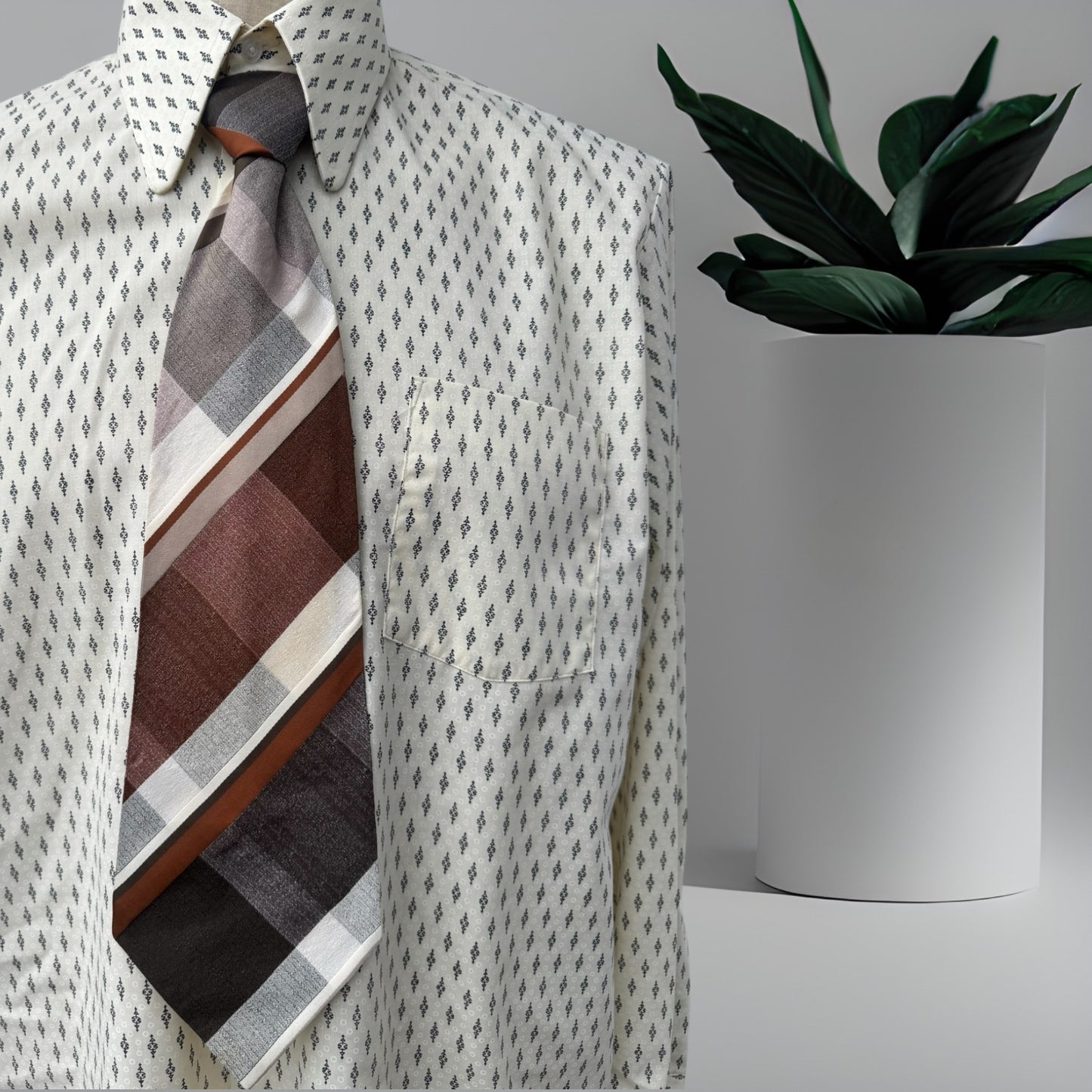 Ricky 70’s Button Up Shirt Size M