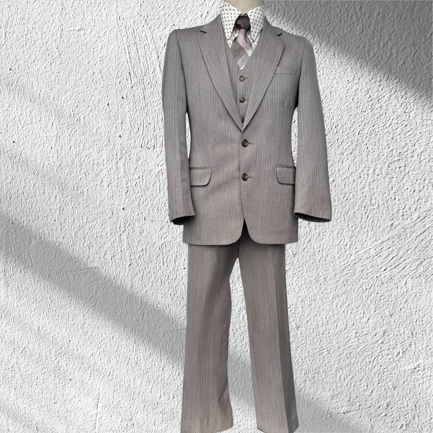 Pierre Cardin 3 Piece Suit Size 30” S /10