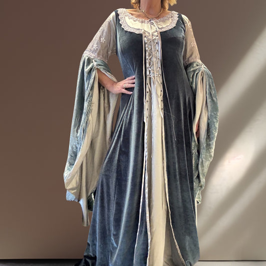 'Beth Read Originals' 80's/90's Medieval Whimsy Gown Set. Size 14/16