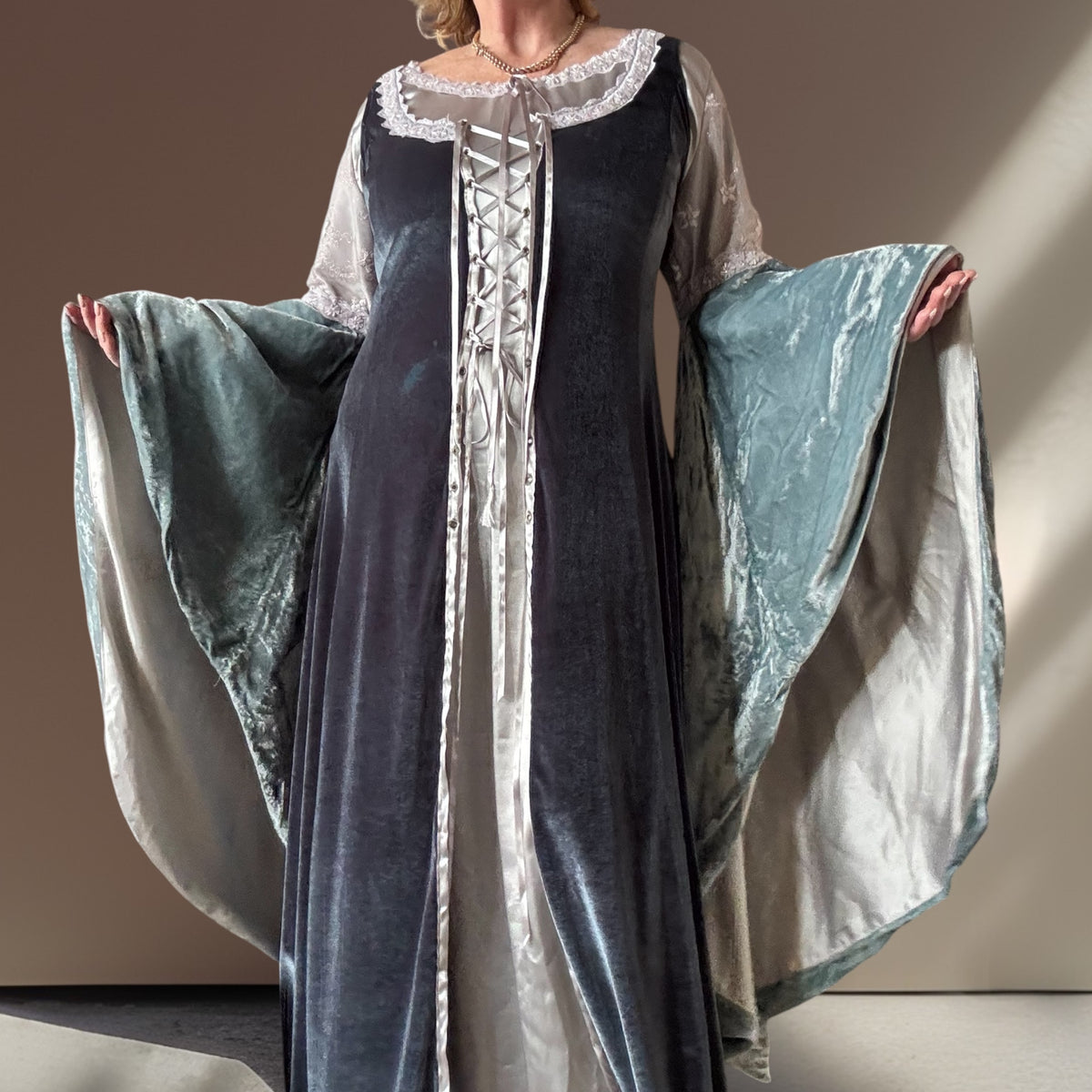 'Beth Read Originals' 80's/90's Medieval Whimsy Gown Set. Size 14/16