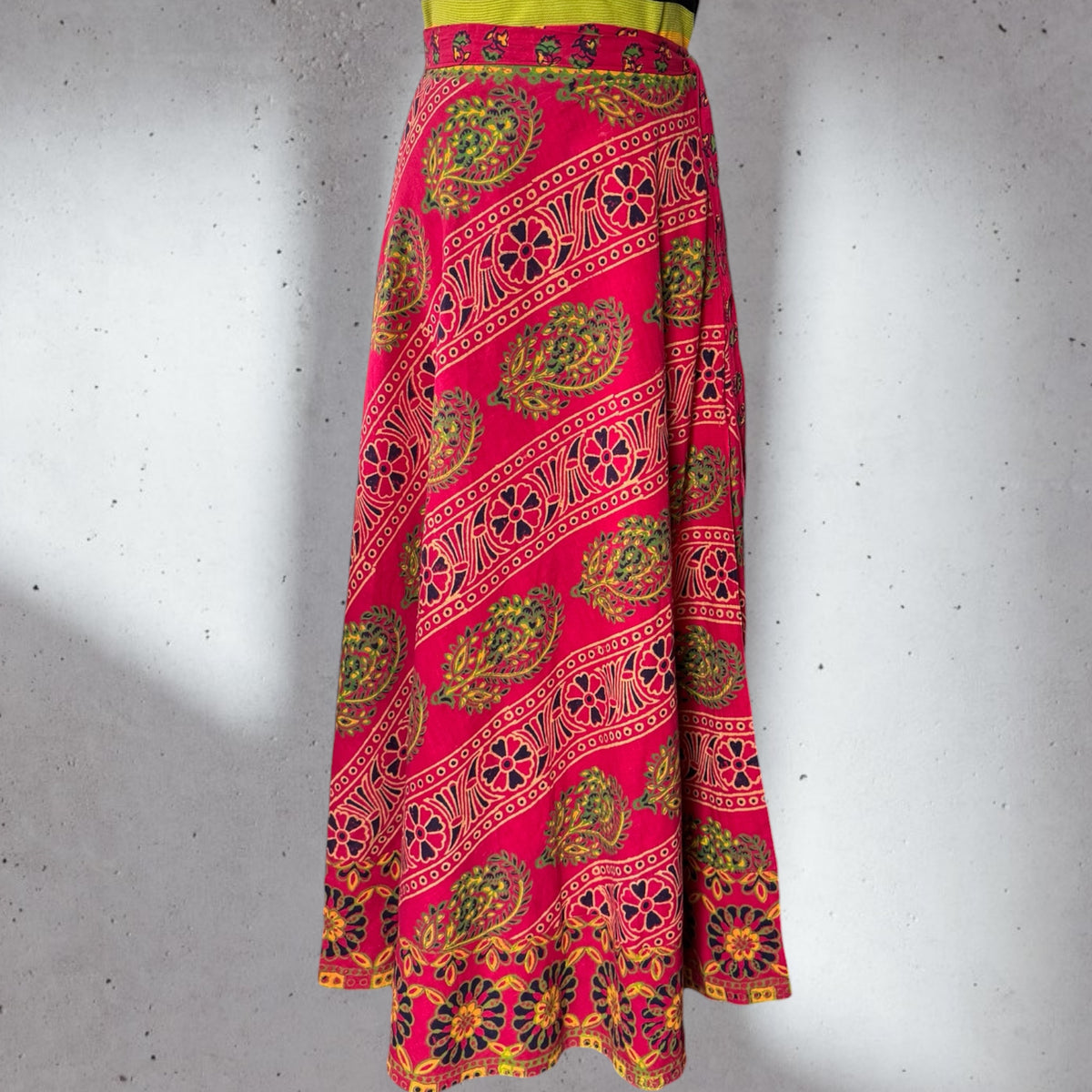 70’s Vibrant wrap skirt size 10