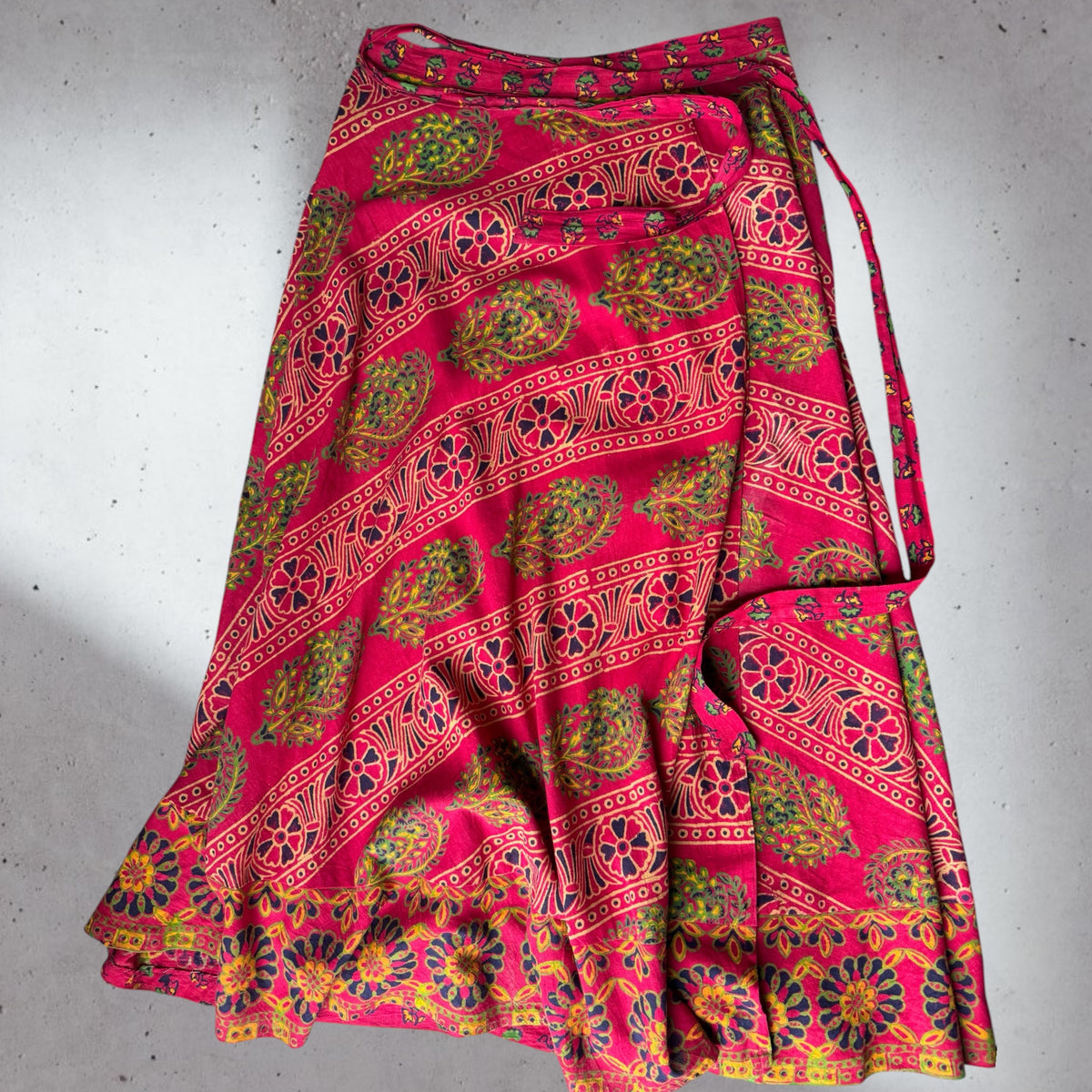 70’s Vibrant wrap skirt size 10
