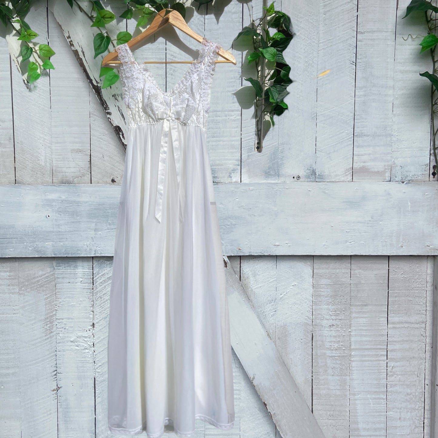 Minnie white Lace Nighty Size 6-8