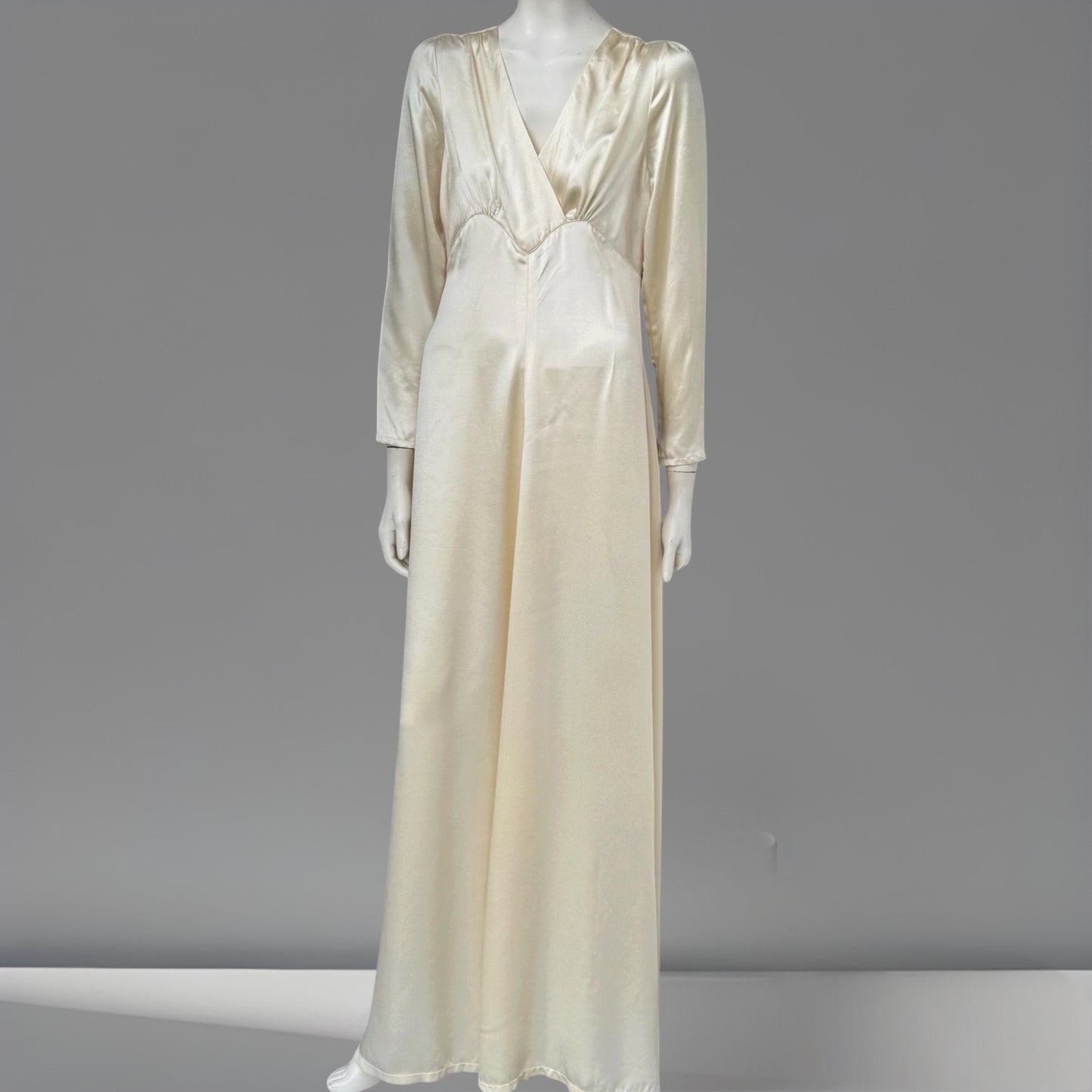Rachel Satin 70’s Gown size 10/12