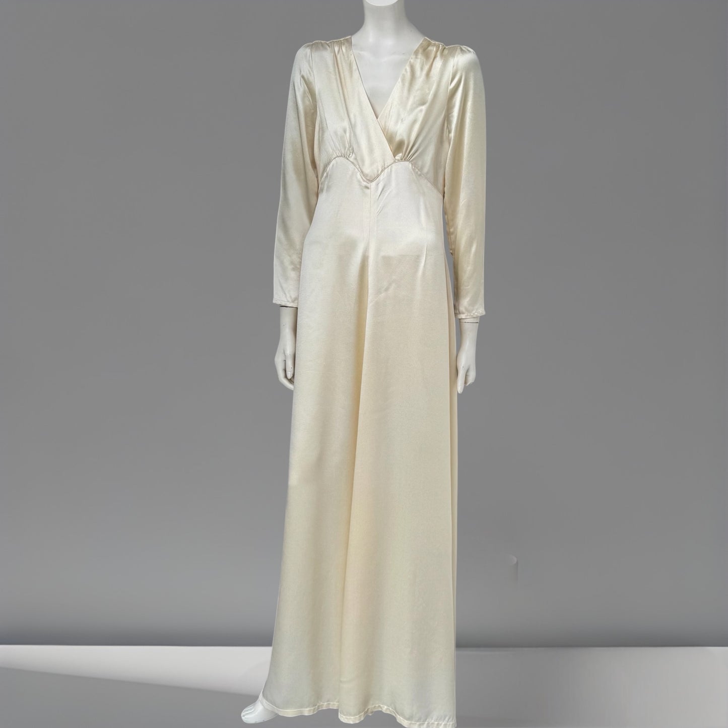 Rachel Satin 70’s Gown size 10/12