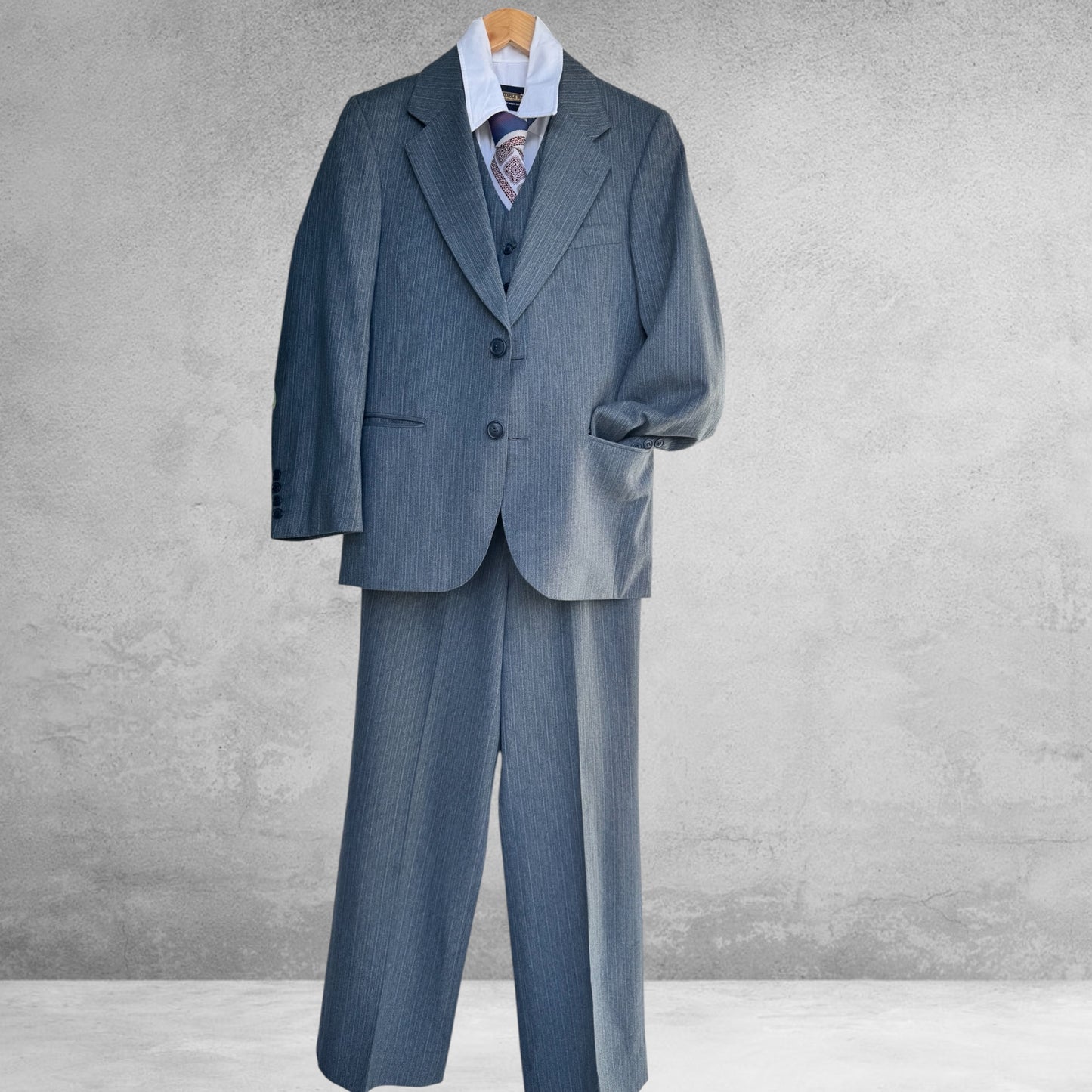 The Director 3 piece Suit Size M Small W 10
